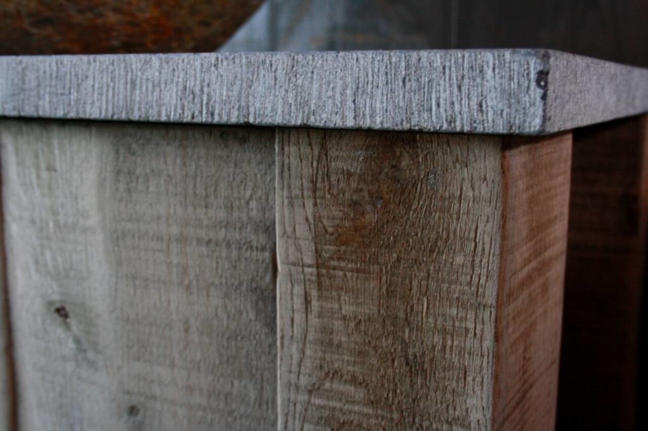 Badkamermeubel eikenhout met Belgisch hardstenen blad en rivierkom Badkamermeubel eikenhout met Belgisch hardstenen blad en rivierkom