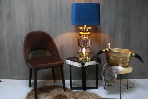 Blauwe schemerlamp Rich met velvet lampenkap en koperen voet Blauwe schemerlamp Rich met velvet lampenkap en koperen voet