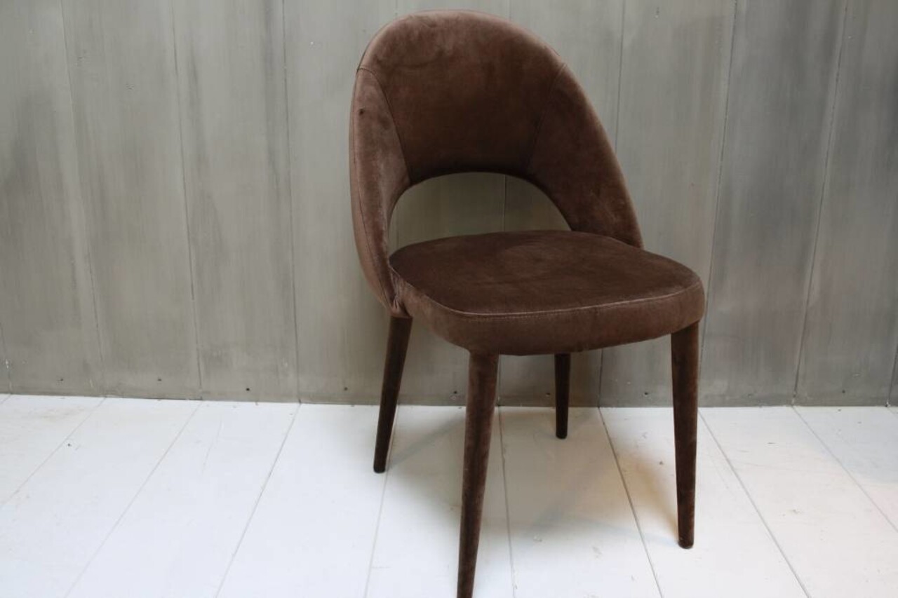 Eetkamerstoel Oliver velvet bruin + velvet poten Eetkamerstoel Oliver velvet bruin + velvet poten