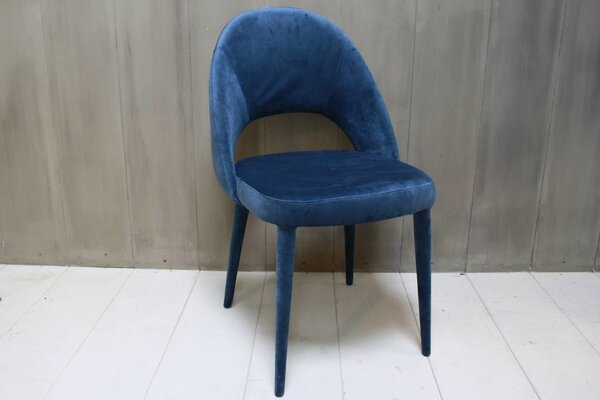 Eetkamerstoel Oliver velvet blauw + velvet poten Eetkamerstoel Oliver velvet blauw + velvet poten