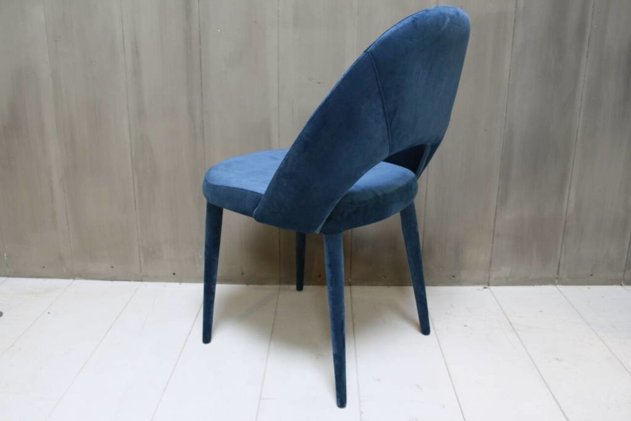 Eetkamerstoel Oliver velvet blauw + velvet poten Eetkamerstoel Oliver velvet blauw + velvet poten