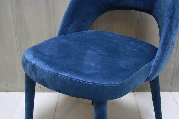 Eetkamerstoel Oliver velvet blauw + velvet poten Eetkamerstoel Oliver velvet blauw + velvet poten