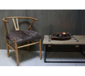 Houten stoel met geitenvacht Bruin Houten stoel met geitenvacht Bruin