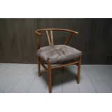 Houten stoel met geitenvacht Grijs Houten stoel met geitenvacht Grijs