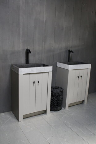 Landelijk badkamermeubel grijs met granieten spoelbak en deurtjes Landelijk badkamermeubel grijs met granieten spoelbak en deurtjes