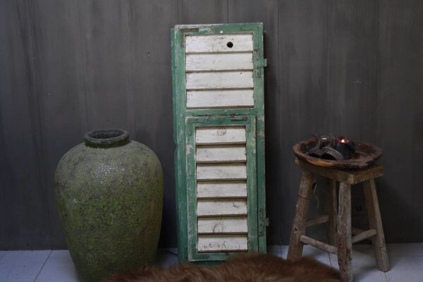 Brocante oud houten Frans luik groen/wit 113 x 42 cm Brocante oud houten Frans luik groen/wit 113 x 42 cm