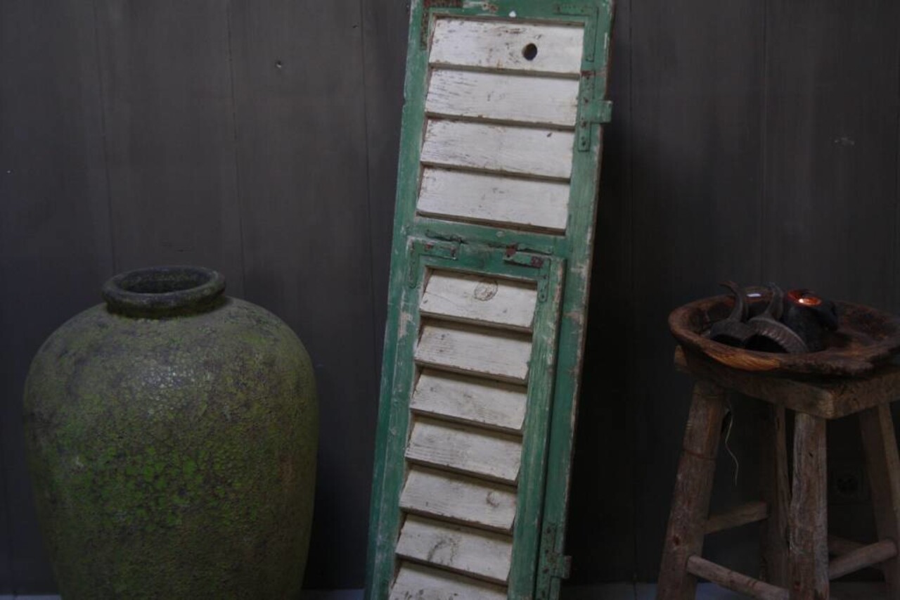 Brocante oud houten Frans luik groen/wit 113 x 42 cm Brocante oud houten Frans luik groen/wit 113 x 42 cm