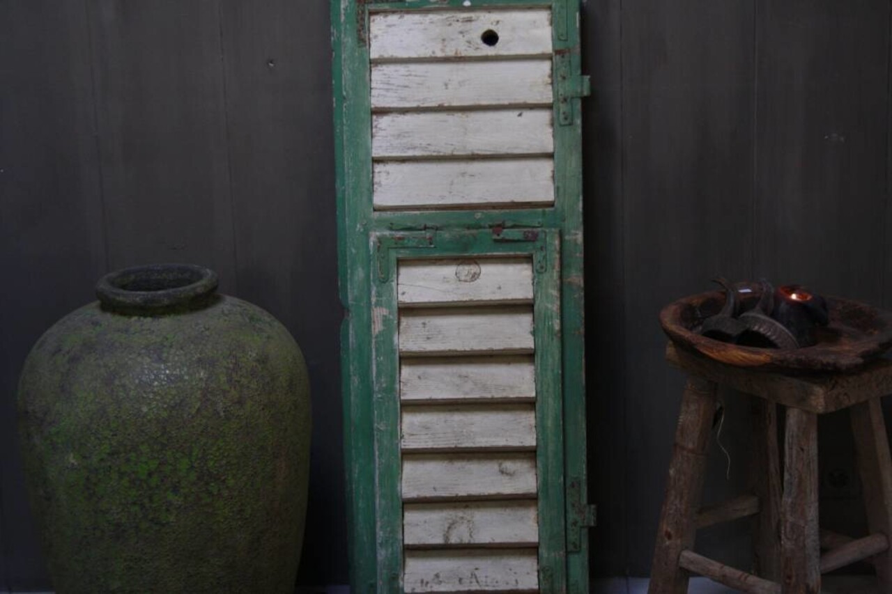 Brocante oud houten Frans luik groen/wit 113 x 42 cm Brocante oud houten Frans luik groen/wit 113 x 42 cm