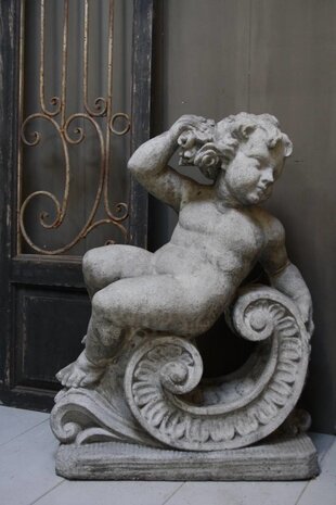 Aura Peeperkorn Cherubijn beton 77 x 56 x 31 cm Aura Peeperkorn Cherubijn beton 77 x 56 x 31 cm