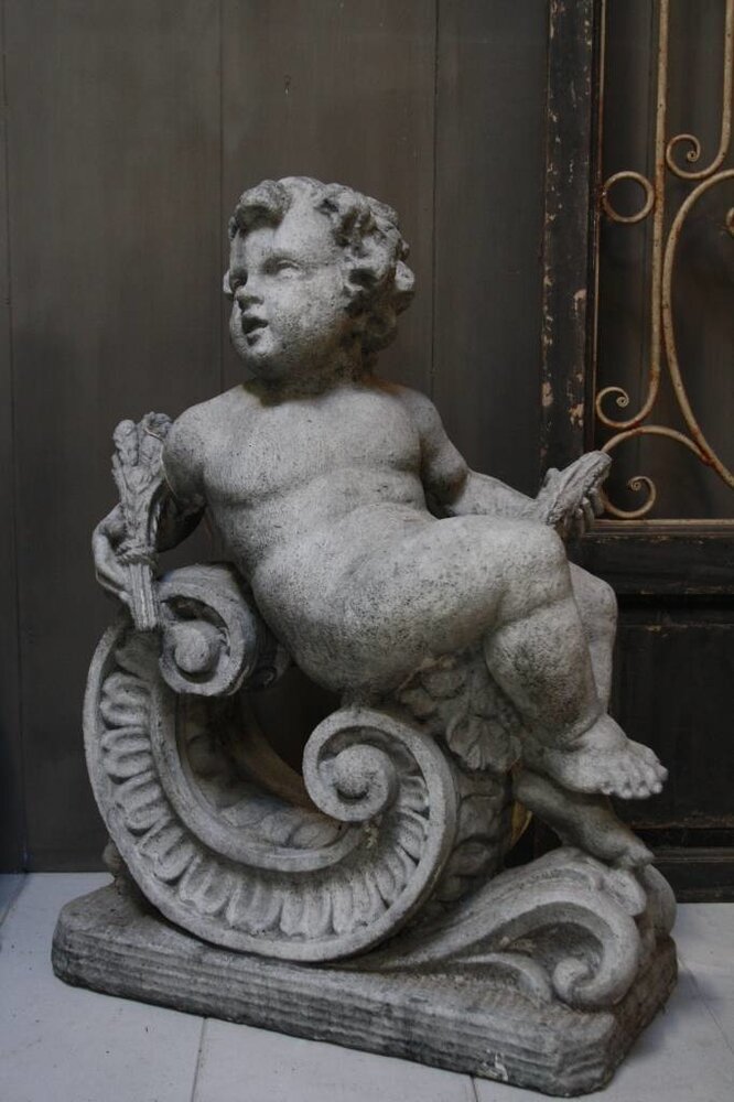 Aura Peeperkorn Cherubijn beton 77 x 56 x 31 cm Aura Peeperkorn Cherubijn beton 77 x 56 x 31 cm