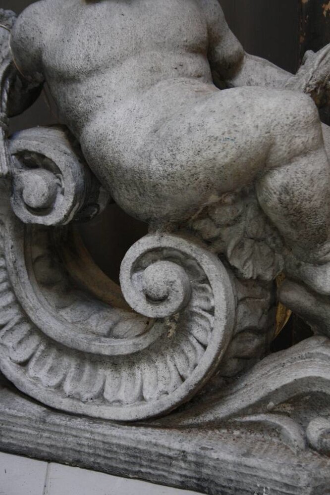 Aura Peeperkorn Cherubijn beton 77 x 56 x 31 cm Aura Peeperkorn Cherubijn beton 77 x 56 x 31 cm