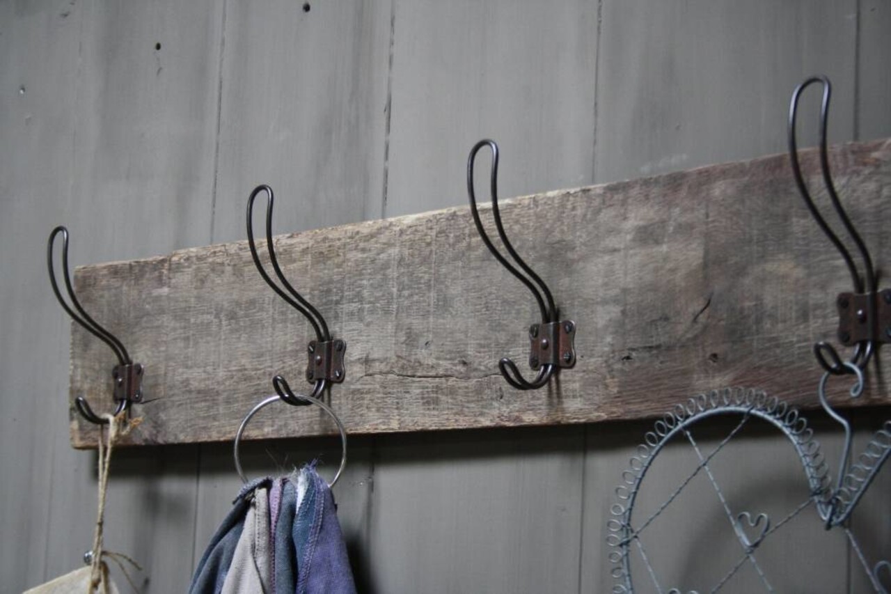 Rene Houtman Brocante oud eikenhouten kapstok met 4 haken 96 cm Rene Houtman Brocante oud eikenhouten kapstok met 4 haken 96 cm