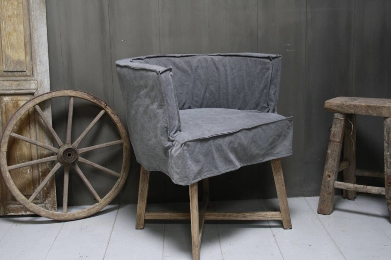 Rene Houtman Woodie (woody) kuipstoel Dark Grey linnen met houten poten Rene Houtman Woodie (woody) kuipstoel Dark Grey linnen met houten poten