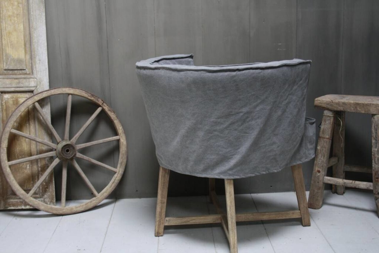 Rene Houtman Woodie (woody) kuipstoel Dark Grey linnen met houten poten Rene Houtman Woodie (woody) kuipstoel Dark Grey linnen met houten poten