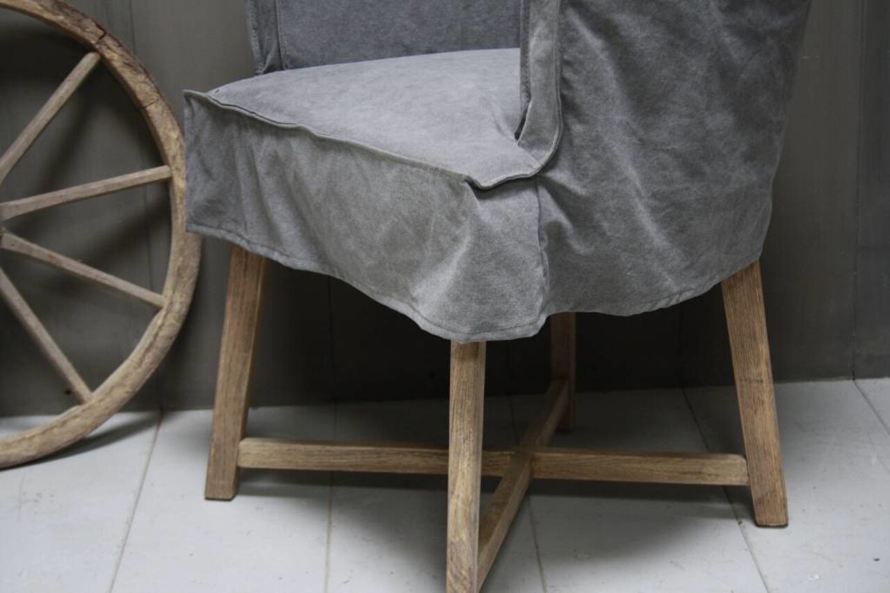 Rene Houtman Woodie (woody) kuipstoel Dark Grey linnen met houten poten Rene Houtman Woodie (woody) kuipstoel Dark Grey linnen met houten poten