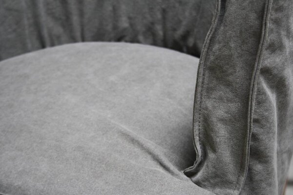 Rene Houtman Woodie (woody) kuipstoel Dark Grey linnen met houten poten Rene Houtman Woodie (woody) kuipstoel Dark Grey linnen met houten poten