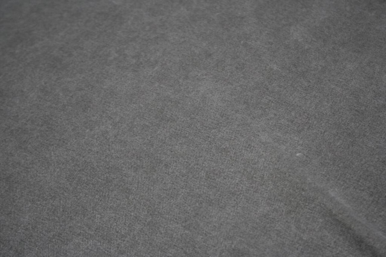 Rene Houtman Woodie (woody) kuipstoel Dark Grey linnen met houten poten Rene Houtman Woodie (woody) kuipstoel Dark Grey linnen met houten poten