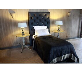 Castle Boxspring 1 persoons Dakota stof met glazen knopen 120 x 200 cm Castle Boxspring 1 persoons Dakota stof met glazen knopen 120 x 200 cm