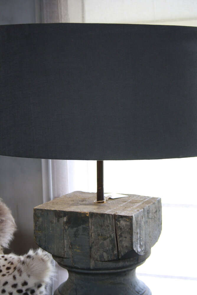 Baluster vloerlamp oud hout PTMD 144 cm inclusief kap Baluster vloerlamp oud hout PTMD 144 cm inclusief kap