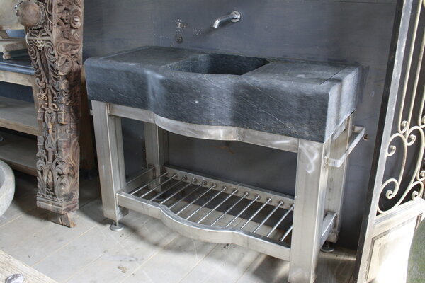 Badkamermeubel RVS + Belgisch hardstenen blad 130 cm Badkamermeubel RVS + Belgisch hardstenen blad 130 cm