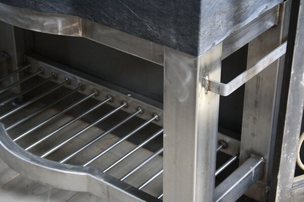 Badkamermeubel RVS + Belgisch hardstenen blad 130 cm Badkamermeubel RVS + Belgisch hardstenen blad 130 cm