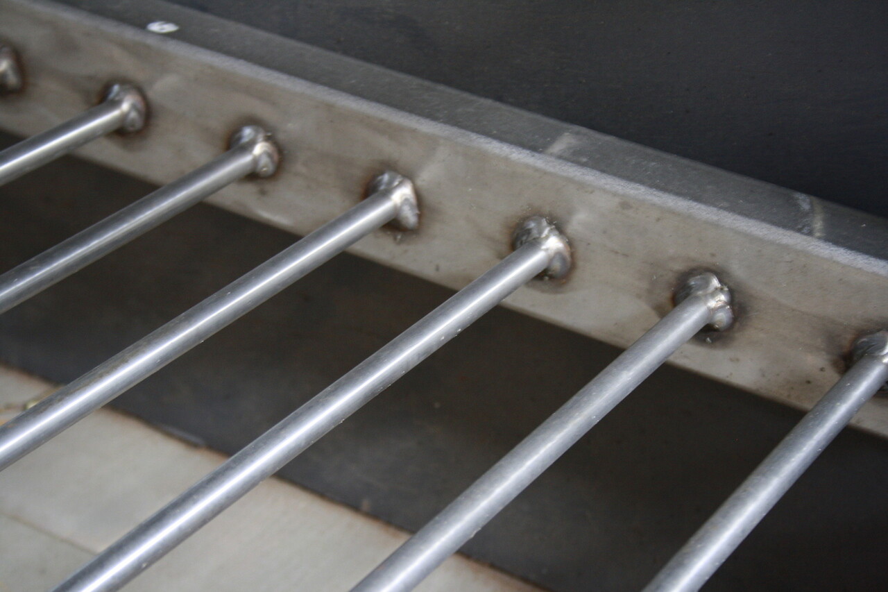 Badkamermeubel RVS + Belgisch hardstenen blad 130 cm Badkamermeubel RVS + Belgisch hardstenen blad 130 cm