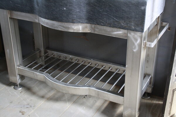 Badkamermeubel RVS + Belgisch hardstenen blad 130 cm Badkamermeubel RVS + Belgisch hardstenen blad 130 cm