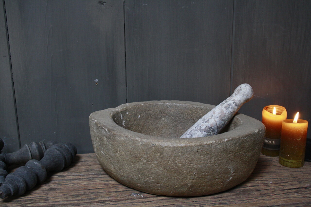 Aura peeperkorn stenen vijzel met stamper Aura peeperkorn stenen vijzel met stamper