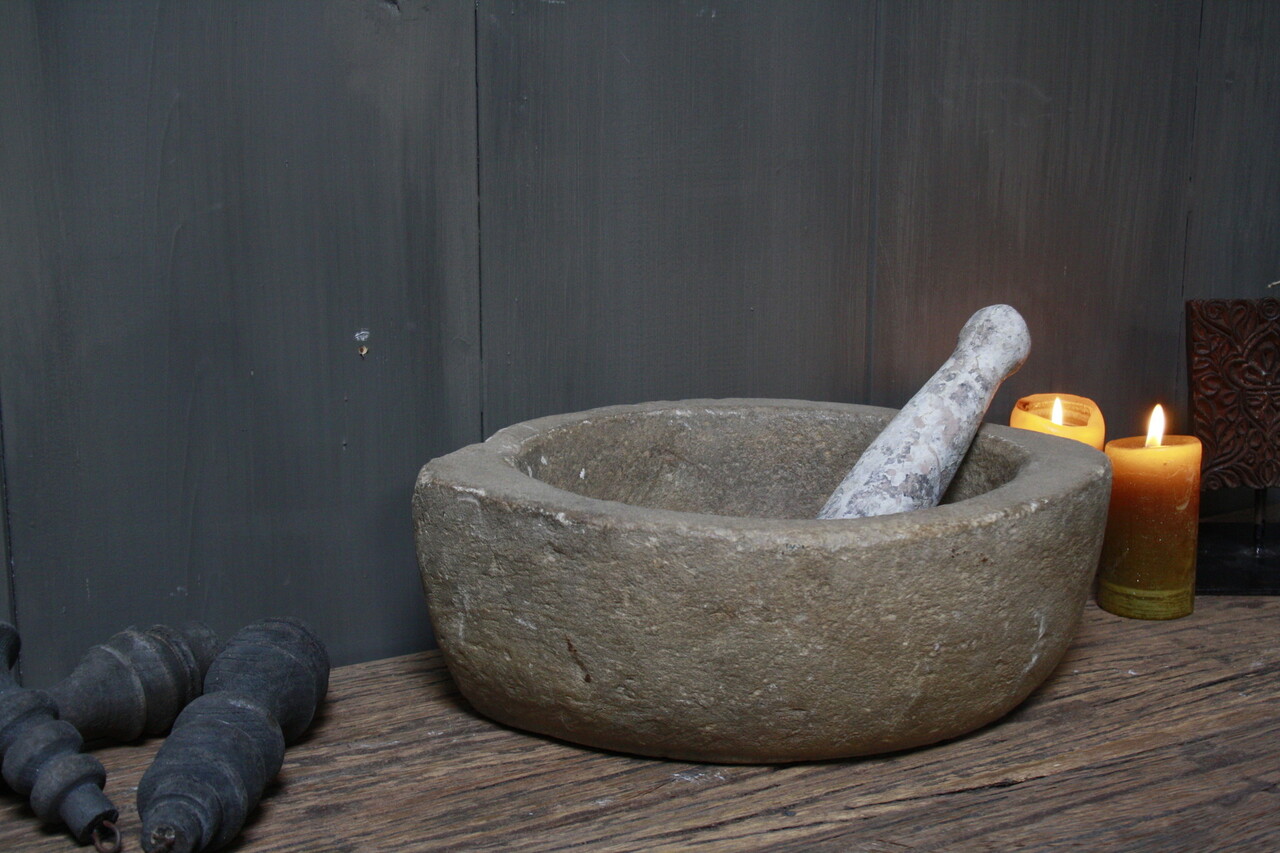 Aura peeperkorn stenen vijzel met stamper Aura peeperkorn stenen vijzel met stamper