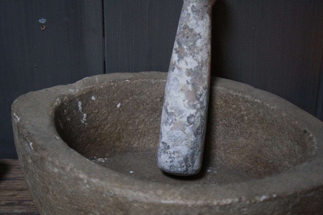 Aura peeperkorn stenen vijzel met stamper Aura peeperkorn stenen vijzel met stamper