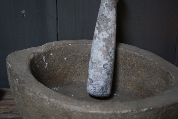 Aura peeperkorn stenen vijzel met stamper Aura peeperkorn stenen vijzel met stamper