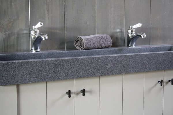 Granieten wastafel 140 cm met 2 kraangaten