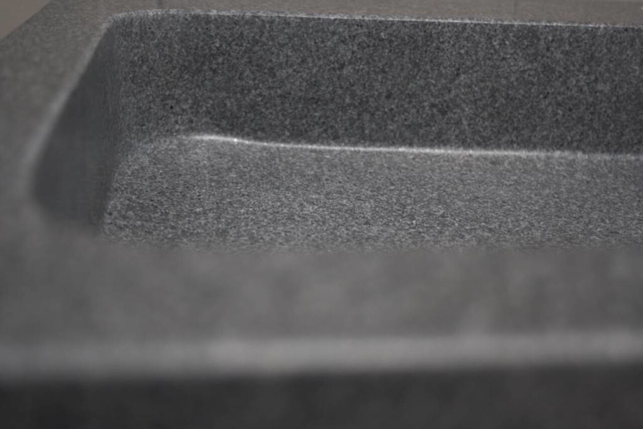 Granieten wastafel 140 cm met 2 kraangaten