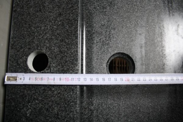 Granieten wastafel 140 cm met 2 kraangaten