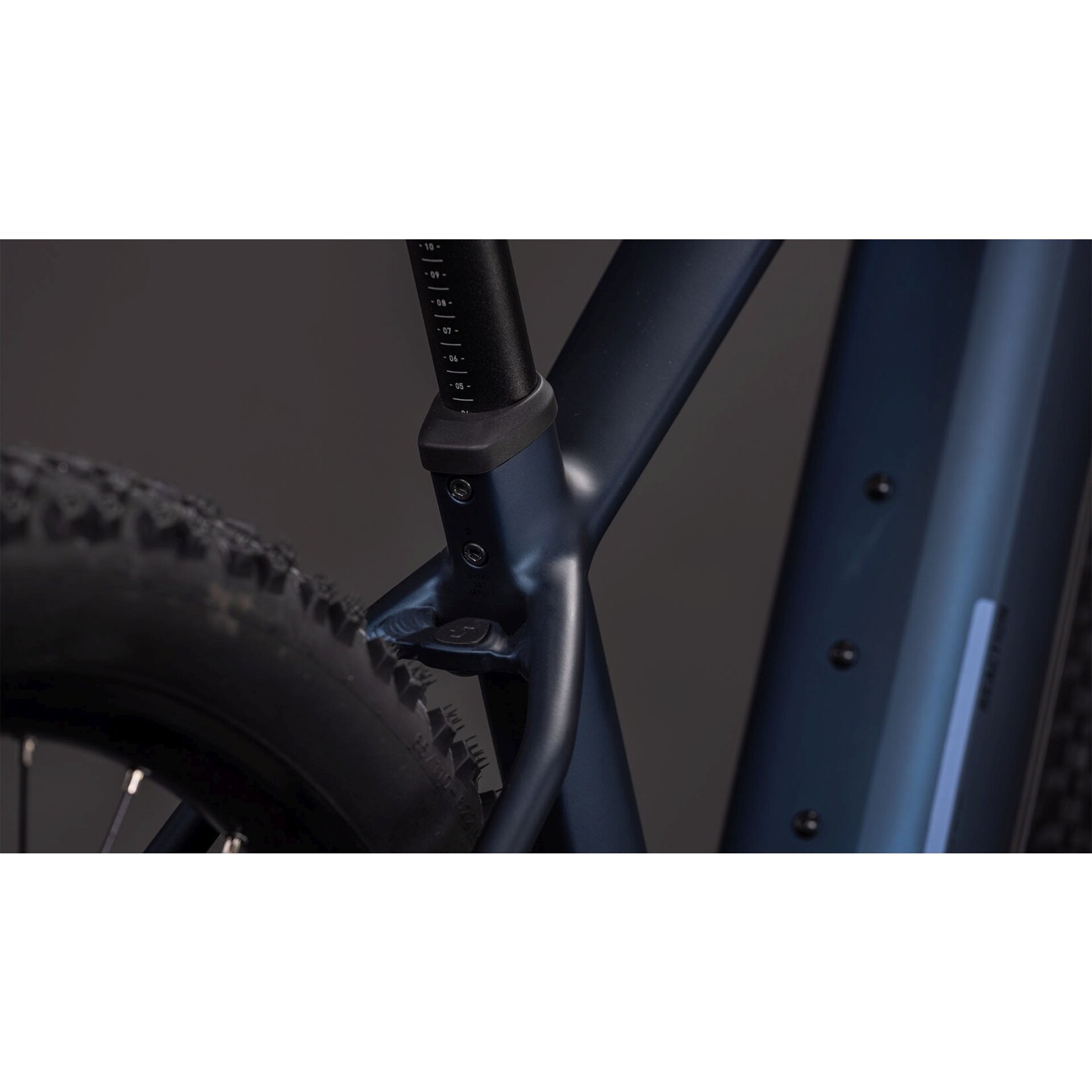 Cube CUBE REACTION HYBRID PERFORMANCE 600 INDIGOBLUE/REFLEX 2026