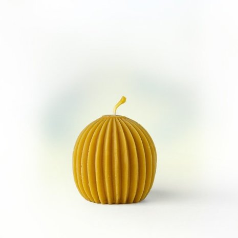 Zuivere bijenwaskaars 'bolkaars geribbeld'