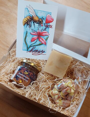 Valentijnscadeaupakket | Honing, Zeep, Snoep & Kaart