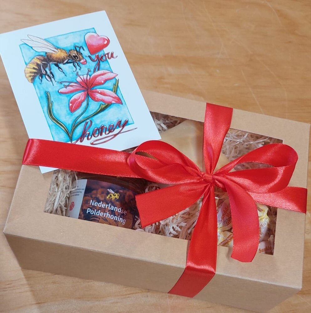 Valentijnscadeaupakket | Honing, Zeep, Snoep & Kaart
