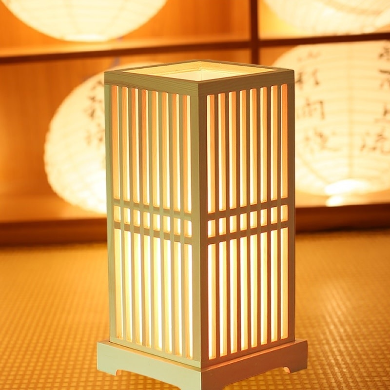 Lampada da tavolo in stile giapponese con supporto in bambù naturale