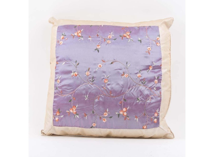 Housse de Coussin Chinoise en Soie Lilas Fleurs Brodées 40x40cm Sans Remplissage