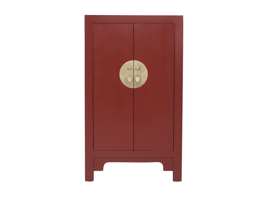 Paire d'armoires de style chinois en laiton et laqué rouge En vente sur