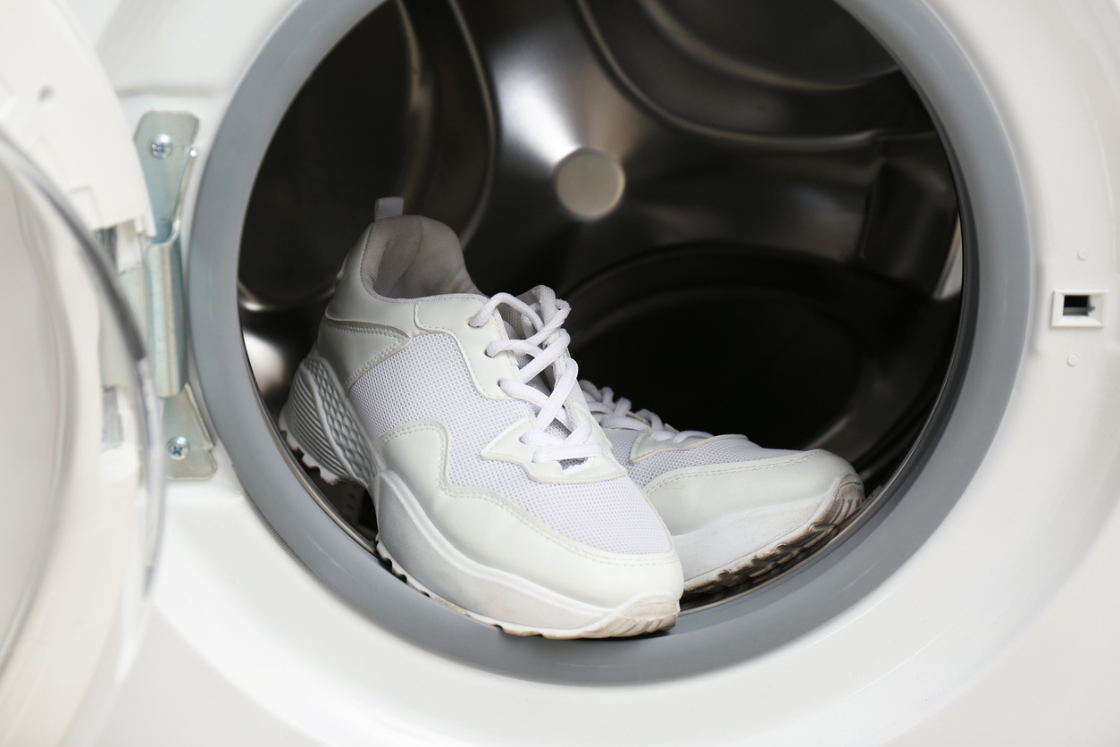Witte stoffen sneakers schoonmaken sale