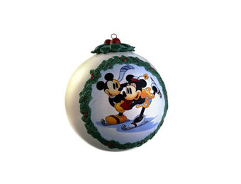 Kerstbal: Mickey Mouse & Friends - On Ice Scene