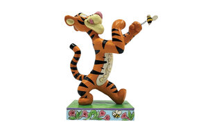 Figurine: Tigger - Fighting A Bee