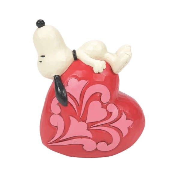 Figurine: Snoopy - Laying on Heart