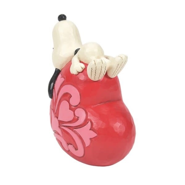 Figurine: Snoopy - Laying on Heart