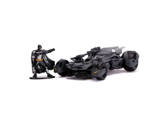 Auto: Batmobile with Figure - Justice League Hollywood Rides Diecast Model - 1/32
