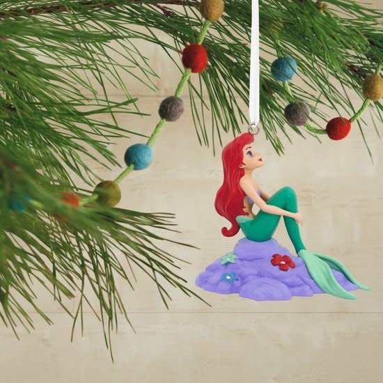 Kerstornament: Ariel - on Rock