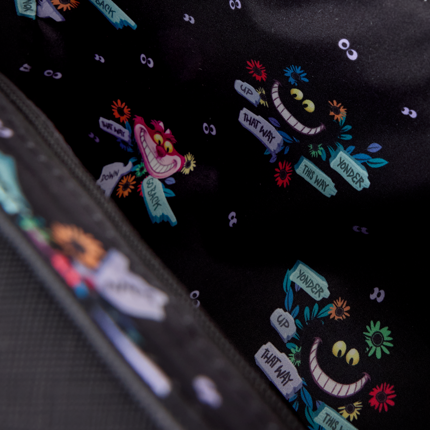 Crossbody: Alice in Wonderland - Cheshire Cat
