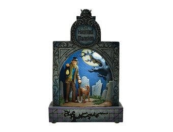 Figurine: Ghostly Graveyard Guardian - Haunted Mansion Diarama